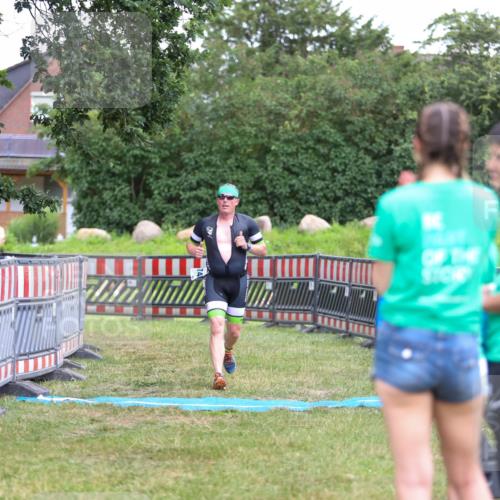 21.06.2026 - 29. Vierlanden-Triathlon Andreas Tolksdorf http://msf.ph/oto/9916631 21.06.2026 14:37:10 Ziel 1174, 1210 meine-sportfotos.de