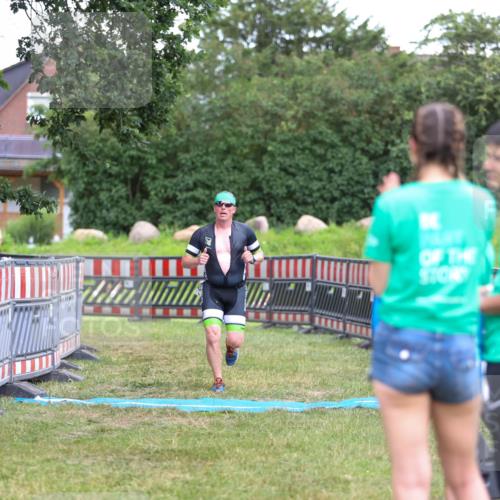 21.06.2026 - 29. Vierlanden-Triathlon Andreas Tolksdorf http://msf.ph/oto/9916633 21.06.2026 14:37:10 Ziel 1174, 1210 meine-sportfotos.de