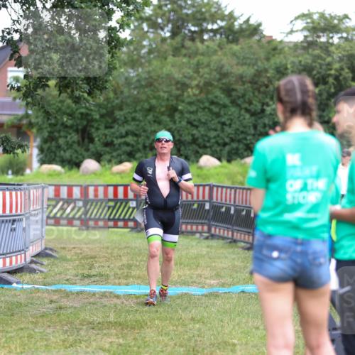 21.06.2026 - 29. Vierlanden-Triathlon Andreas Tolksdorf http://msf.ph/oto/9916637 21.06.2026 14:37:11 Ziel 1174, 1210 meine-sportfotos.de