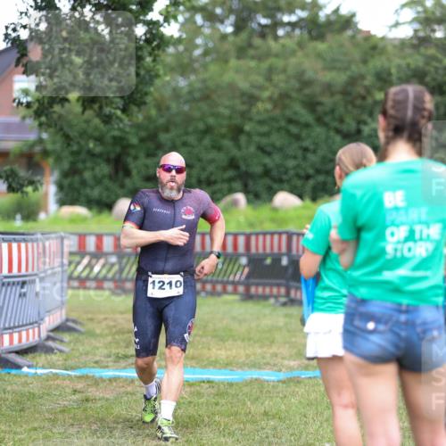 21.06.2026 - 29. Vierlanden-Triathlon Andreas Tolksdorf http://msf.ph/oto/9916657 21.06.2026 14:37:21 Ziel 1210 meine-sportfotos.de