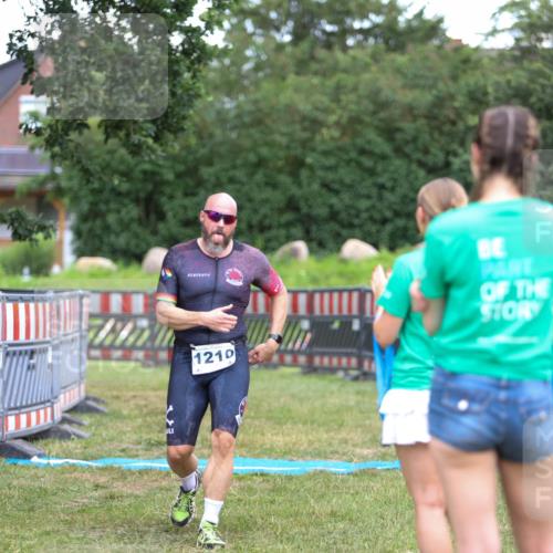 21.06.2026 - 29. Vierlanden-Triathlon Andreas Tolksdorf http://msf.ph/oto/9916658 21.06.2026 14:37:22 Ziel 1210 meine-sportfotos.de