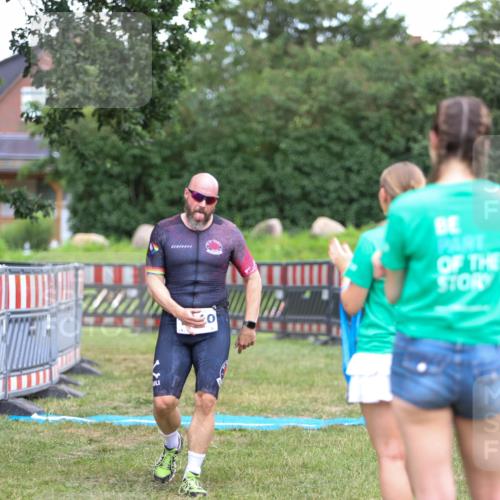 21.06.2026 - 29. Vierlanden-Triathlon Andreas Tolksdorf http://msf.ph/oto/9916659 21.06.2026 14:37:22 Ziel 1210 meine-sportfotos.de