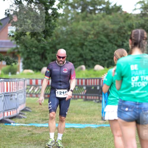 21.06.2026 - 29. Vierlanden-Triathlon Andreas Tolksdorf http://msf.ph/oto/9916661 21.06.2026 14:37:22 Ziel 1210 meine-sportfotos.de