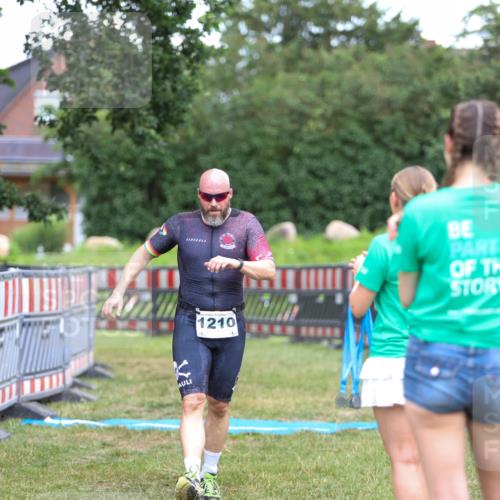 21.06.2026 - 29. Vierlanden-Triathlon Andreas Tolksdorf http://msf.ph/oto/9916663 21.06.2026 14:37:22 Ziel 1210 meine-sportfotos.de