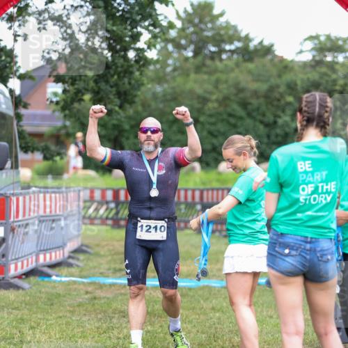 21.06.2026 - 29. Vierlanden-Triathlon Andreas Tolksdorf http://msf.ph/oto/9916668 21.06.2026 14:37:25 Ziel 1210 meine-sportfotos.de