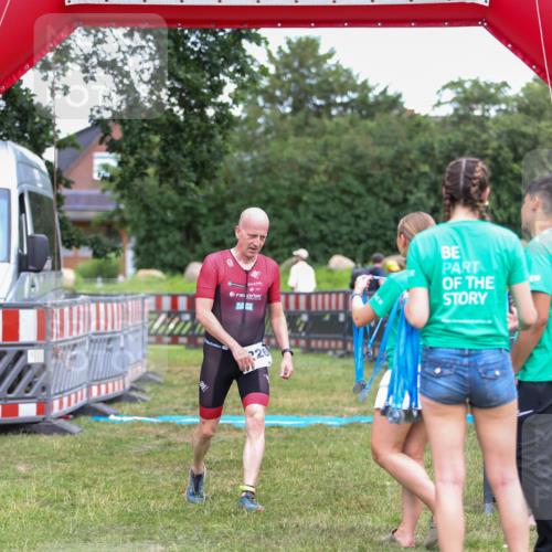 21.06.2026 - 29. Vierlanden-Triathlon Andreas Tolksdorf http://msf.ph/oto/9916685 21.06.2026 14:37:53 Ziel 1226 meine-sportfotos.de