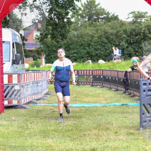 21.06.2026 - 29. Vierlanden-Triathlon Andreas Tolksdorf http://msf.ph/oto/9916689 21.06.2026 14:41:21 Ziel 1189 meine-sportfotos.de