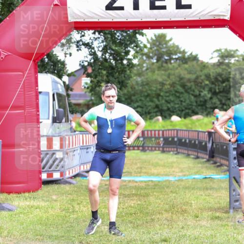 21.06.2026 - 29. Vierlanden-Triathlon Andreas Tolksdorf http://msf.ph/oto/9916703 21.06.2026 14:41:27 Ziel 836 meine-sportfotos.de
