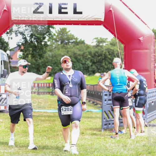 21.06.2026 - 29. Vierlanden-Triathlon Andreas Tolksdorf http://msf.ph/oto/9916742 21.06.2026 14:41:50 Ziel  meine-sportfotos.de