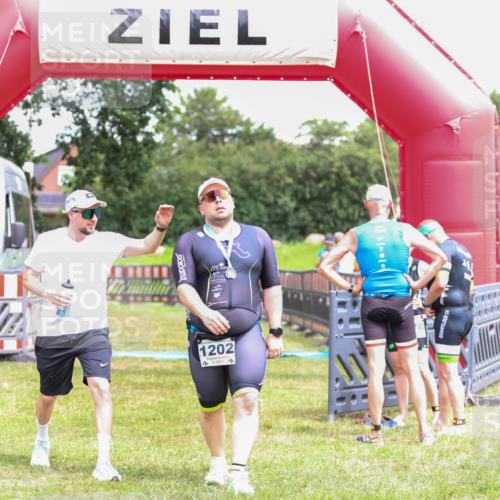 21.06.2026 - 29. Vierlanden-Triathlon Andreas Tolksdorf http://msf.ph/oto/9916743 21.06.2026 14:41:50 Ziel  meine-sportfotos.de