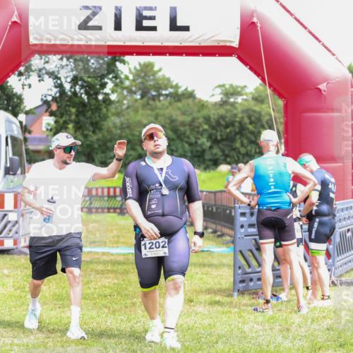 21.06.2026 - 29. Vierlanden-Triathlon Andreas Tolksdorf http://msf.ph/oto/9916744 21.06.2026 14:41:50 Ziel  meine-sportfotos.de