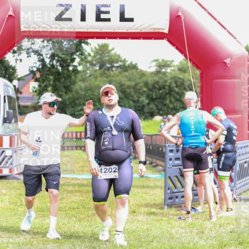 21.06.2026 - 29. Vierlanden-Triathlon Andreas Tolksdorf http://msf.ph/oto/9916746 21.06.2026 14:41:50 Ziel  meine-sportfotos.de