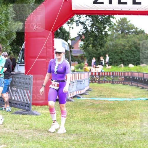 21.06.2026 - 29. Vierlanden-Triathlon Andreas Tolksdorf http://msf.ph/oto/9916771 21.06.2026 14:44:33 Ziel  meine-sportfotos.de