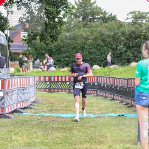 21.06.2026 - 29. Vierlanden-Triathlon Andreas Tolksdorf http://msf.ph/oto/9916820 21.06.2026 14:46:59 Ziel 1214 meine-sportfotos.de
