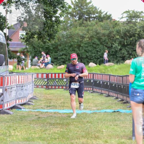 21.06.2026 - 29. Vierlanden-Triathlon Andreas Tolksdorf http://msf.ph/oto/9916822 21.06.2026 14:46:59 Ziel 1214 meine-sportfotos.de