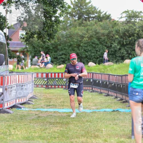 21.06.2026 - 29. Vierlanden-Triathlon Andreas Tolksdorf http://msf.ph/oto/9916823 21.06.2026 14:46:59 Ziel 1214 meine-sportfotos.de