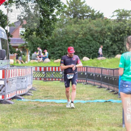 21.06.2026 - 29. Vierlanden-Triathlon Andreas Tolksdorf http://msf.ph/oto/9916826 21.06.2026 14:46:59 Ziel 1214 meine-sportfotos.de