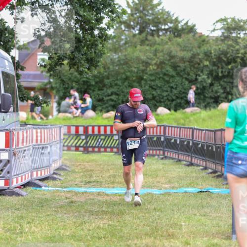 21.06.2026 - 29. Vierlanden-Triathlon Andreas Tolksdorf http://msf.ph/oto/9916827 21.06.2026 14:46:59 Ziel 1214 meine-sportfotos.de