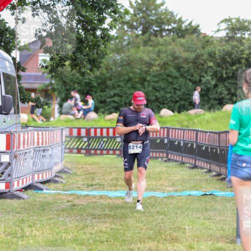 21.06.2026 - 29. Vierlanden-Triathlon Andreas Tolksdorf http://msf.ph/oto/9916828 21.06.2026 14:46:59 Ziel 1214 meine-sportfotos.de