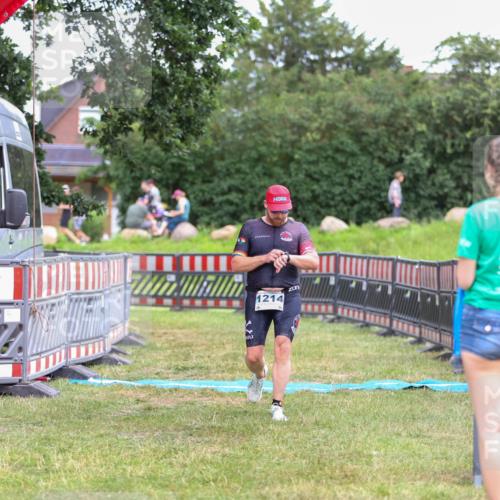 21.06.2026 - 29. Vierlanden-Triathlon Andreas Tolksdorf http://msf.ph/oto/9916829 21.06.2026 14:46:59 Ziel 1214 meine-sportfotos.de