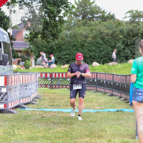 21.06.2026 - 29. Vierlanden-Triathlon Andreas Tolksdorf http://msf.ph/oto/9916830 21.06.2026 14:46:59 Ziel 1214 meine-sportfotos.de