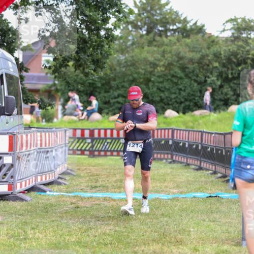 21.06.2026 - 29. Vierlanden-Triathlon Andreas Tolksdorf http://msf.ph/oto/9916833 21.06.2026 14:47:00 Ziel 1214 meine-sportfotos.de