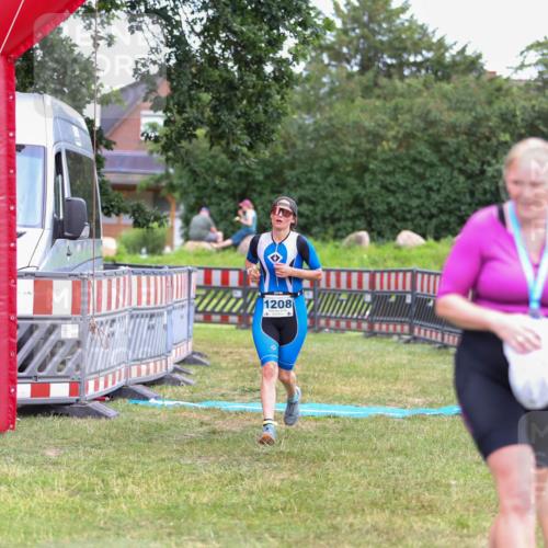 21.06.2026 - 29. Vierlanden-Triathlon Andreas Tolksdorf http://msf.ph/oto/9916862 21.06.2026 14:47:23 Ziel 1208 meine-sportfotos.de