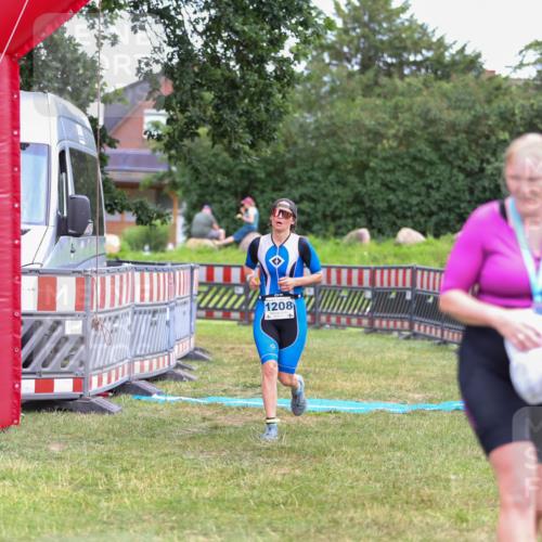 21.06.2026 - 29. Vierlanden-Triathlon Andreas Tolksdorf http://msf.ph/oto/9916863 21.06.2026 14:47:23 Ziel 1208 meine-sportfotos.de