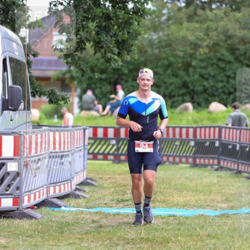 21.06.2026 - 29. Vierlanden-Triathlon Andreas Tolksdorf http://msf.ph/oto/9916879 21.06.2026 14:48:14 Ziel 94 meine-sportfotos.de