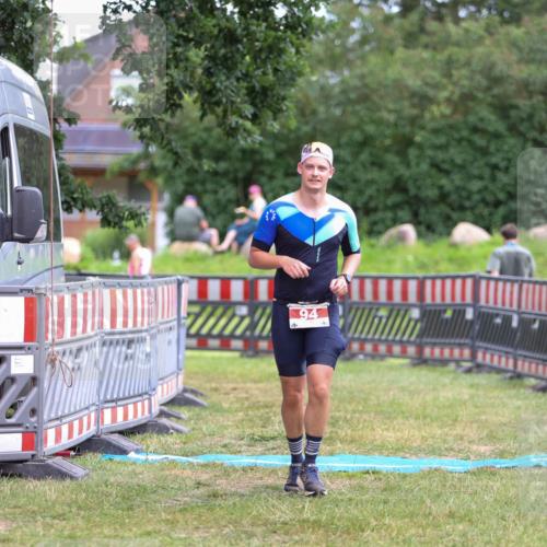 21.06.2026 - 29. Vierlanden-Triathlon Andreas Tolksdorf http://msf.ph/oto/9916880 21.06.2026 14:48:14 Ziel 94 meine-sportfotos.de