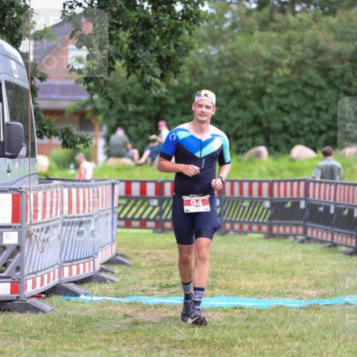 21.06.2026 - 29. Vierlanden-Triathlon Andreas Tolksdorf http://msf.ph/oto/9916881 21.06.2026 14:48:14 Ziel 94 meine-sportfotos.de