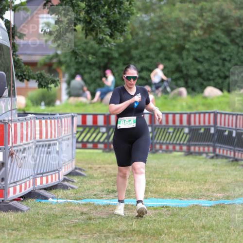 21.06.2026 - 29. Vierlanden-Triathlon Andreas Tolksdorf http://msf.ph/oto/9916888 21.06.2026 14:50:09 Ziel 864 meine-sportfotos.de