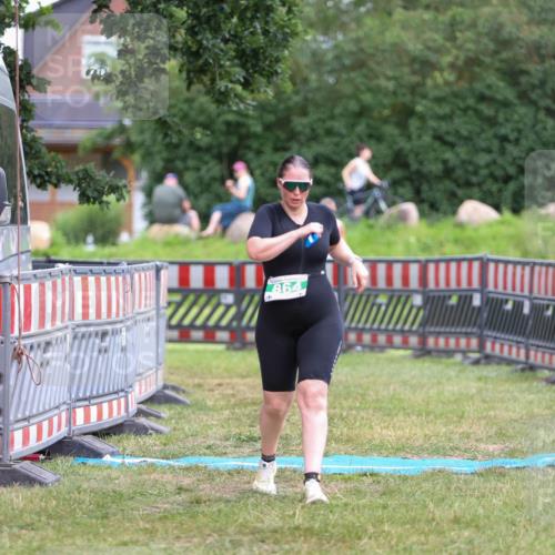 21.06.2026 - 29. Vierlanden-Triathlon Andreas Tolksdorf http://msf.ph/oto/9916889 21.06.2026 14:50:09 Ziel 864 meine-sportfotos.de