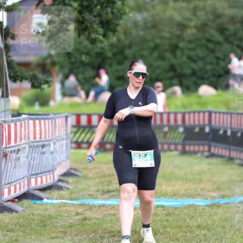 21.06.2026 - 29. Vierlanden-Triathlon Andreas Tolksdorf http://msf.ph/oto/9916898 21.06.2026 14:50:11 Ziel 864 meine-sportfotos.de