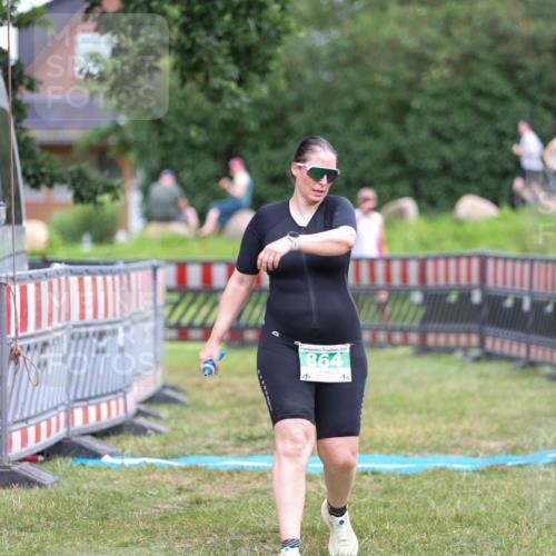 21.06.2026 - 29. Vierlanden-Triathlon Andreas Tolksdorf http://msf.ph/oto/9916899 21.06.2026 14:50:11 Ziel 864 meine-sportfotos.de