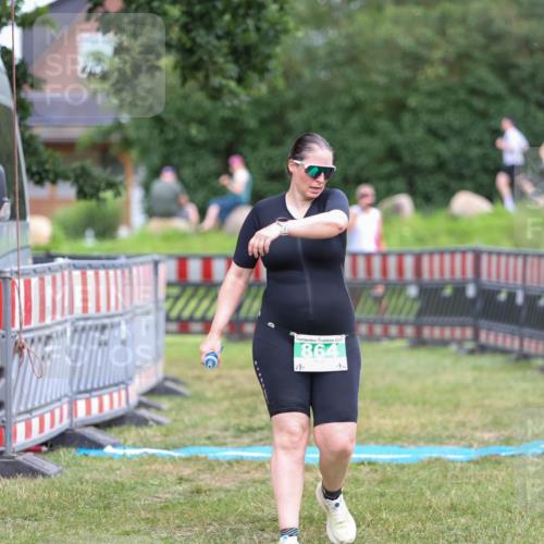 21.06.2026 - 29. Vierlanden-Triathlon Andreas Tolksdorf http://msf.ph/oto/9916900 21.06.2026 14:50:11 Ziel 864 meine-sportfotos.de
