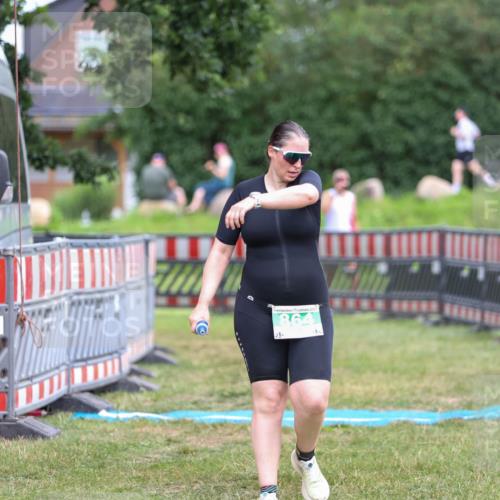 21.06.2026 - 29. Vierlanden-Triathlon Andreas Tolksdorf http://msf.ph/oto/9916901 21.06.2026 14:50:11 Ziel 864 meine-sportfotos.de