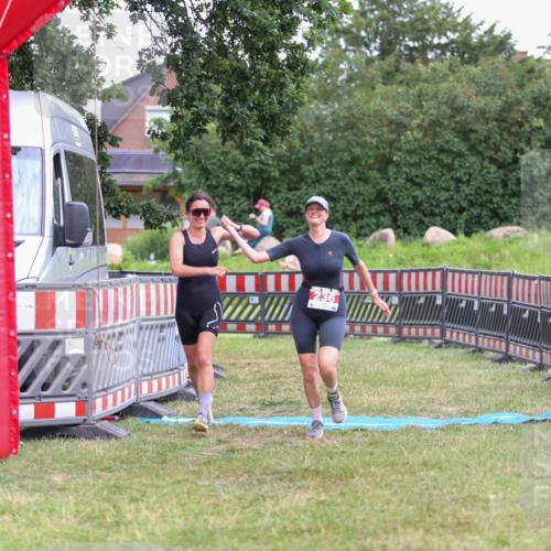 21.06.2026 - 29. Vierlanden-Triathlon Andreas Tolksdorf http://msf.ph/oto/9916920 21.06.2026 14:50:49 Ziel 236 meine-sportfotos.de