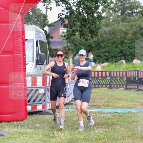 21.06.2026 - 29. Vierlanden-Triathlon Andreas Tolksdorf http://msf.ph/oto/9916938 21.06.2026 14:50:51 Ziel 236 meine-sportfotos.de