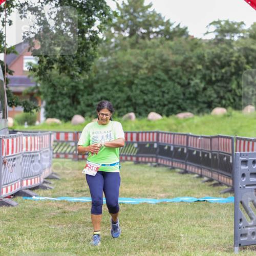 21.06.2026 - 29. Vierlanden-Triathlon Andreas Tolksdorf http://msf.ph/oto/9916983 21.06.2026 15:00:33 Ziel 256 meine-sportfotos.de