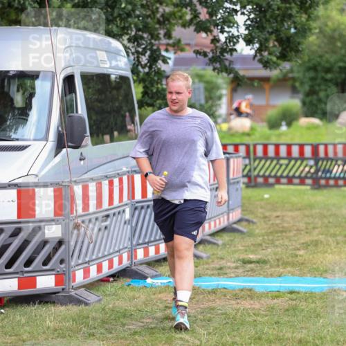 21.06.2026 - 29. Vierlanden-Triathlon Andreas Tolksdorf http://msf.ph/oto/9917006 21.06.2026 15:03:26 Ziel 736 meine-sportfotos.de