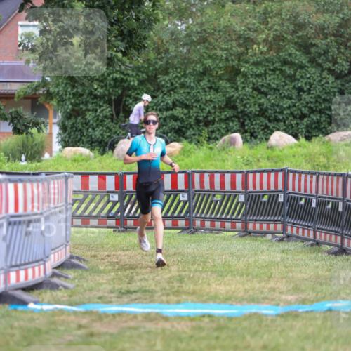 21.06.2026 - 29. Vierlanden-Triathlon Andreas Tolksdorf http://msf.ph/oto/9917046 21.06.2026 15:05:31 Ziel 1252 meine-sportfotos.de
