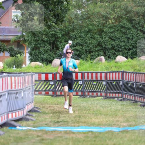 21.06.2026 - 29. Vierlanden-Triathlon Andreas Tolksdorf http://msf.ph/oto/9917051 21.06.2026 15:05:31 Ziel 1252 meine-sportfotos.de