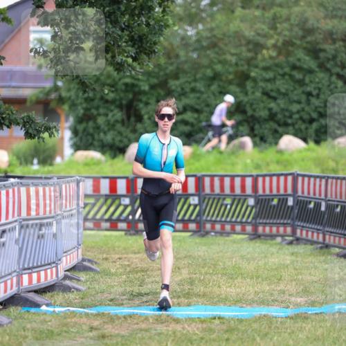 21.06.2026 - 29. Vierlanden-Triathlon Andreas Tolksdorf http://msf.ph/oto/9917061 21.06.2026 15:05:32 Ziel 1252 meine-sportfotos.de