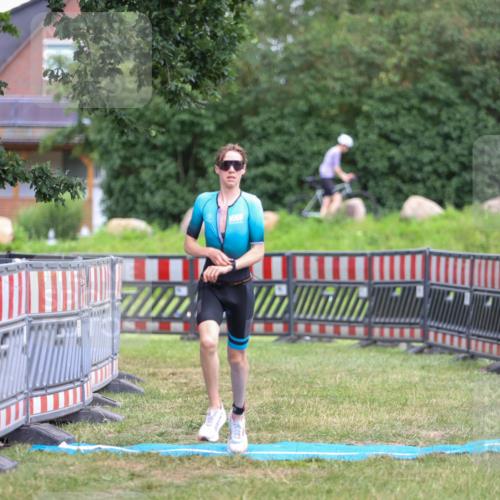21.06.2026 - 29. Vierlanden-Triathlon Andreas Tolksdorf http://msf.ph/oto/9917065 21.06.2026 15:05:32 Ziel 1252 meine-sportfotos.de