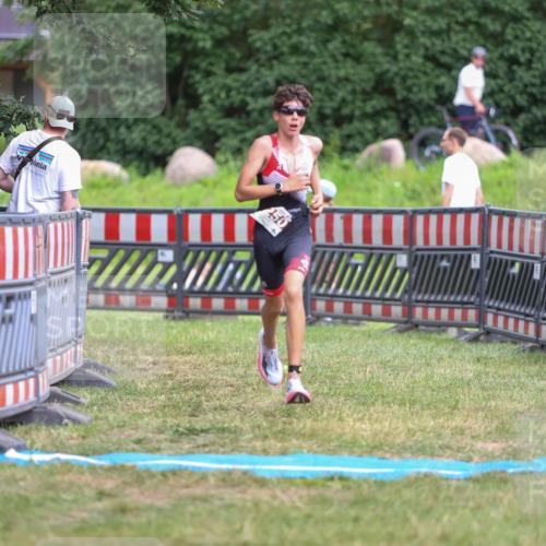 21.06.2026 - 29. Vierlanden-Triathlon Andreas Tolksdorf http://msf.ph/oto/9917076 21.06.2026 15:06:02 Ziel 1250 meine-sportfotos.de