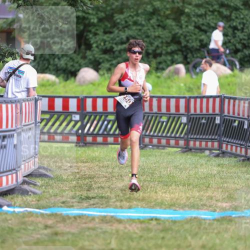 21.06.2026 - 29. Vierlanden-Triathlon Andreas Tolksdorf http://msf.ph/oto/9917077 21.06.2026 15:06:02 Ziel 1250 meine-sportfotos.de