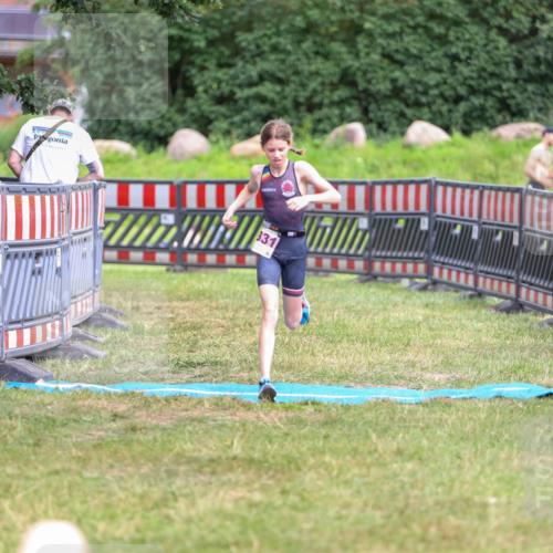 21.06.2026 - 29. Vierlanden-Triathlon Andreas Tolksdorf http://msf.ph/oto/9917091 21.06.2026 15:06:45 Ziel 1331 meine-sportfotos.de