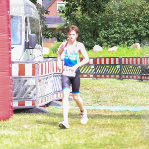 21.06.2026 - 29. Vierlanden-Triathlon Andreas Tolksdorf http://msf.ph/oto/9917105 21.06.2026 15:07:07 Ziel 1247 meine-sportfotos.de