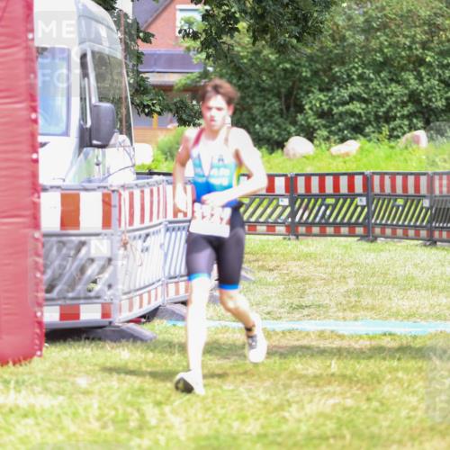 21.06.2026 - 29. Vierlanden-Triathlon Andreas Tolksdorf http://msf.ph/oto/9917106 21.06.2026 15:07:07 Ziel 1247 meine-sportfotos.de